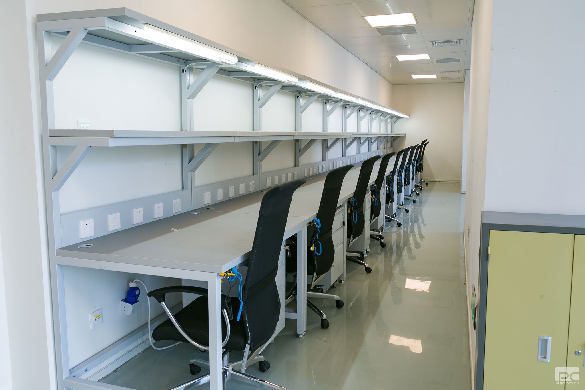 物理實(shí)驗(yàn)室