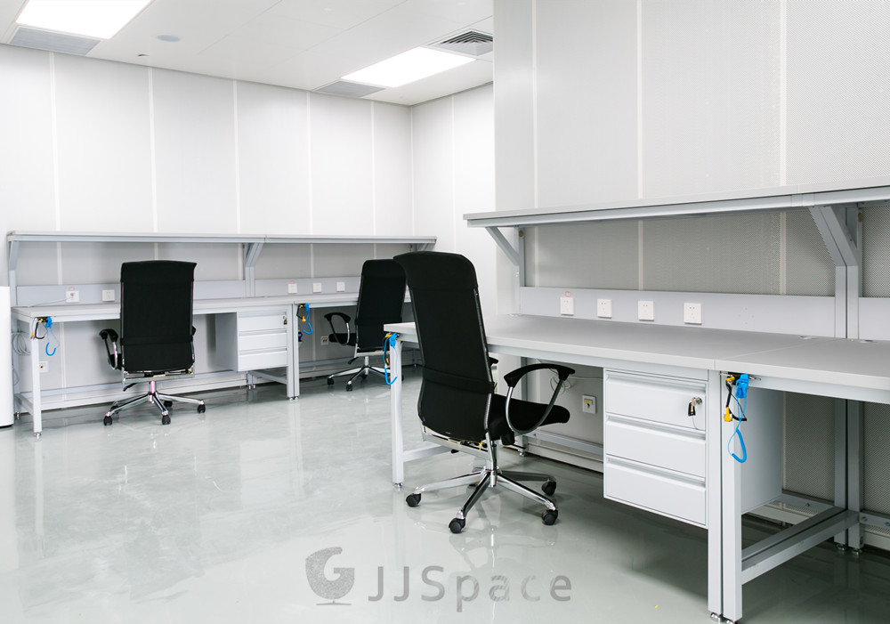 國鍵鑫興（北京）家具有限公司為小米研發(fā)測試中心提供工位和儲物等辦公家具的案例。