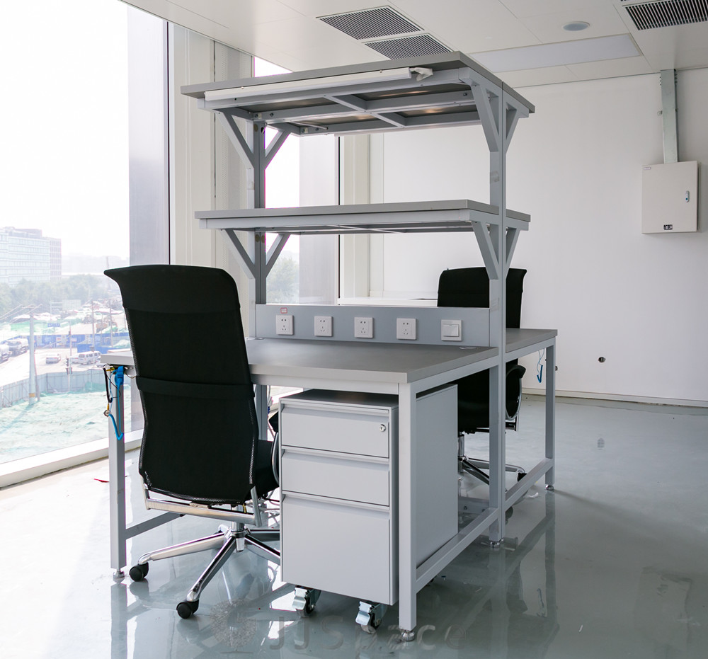 國鍵鑫興（北京）家具有限公司為小米研發(fā)測試中心提供工位和儲物等辦公家具的案例。