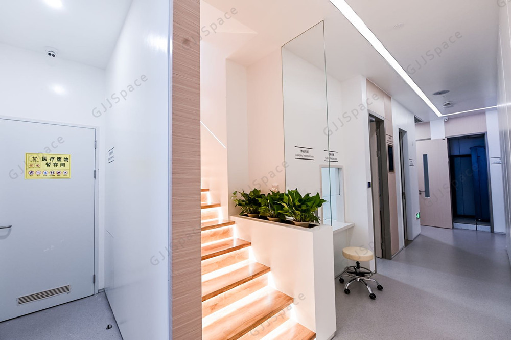 國鍵鑫興（北京）家具有限公司顯華米智慧珍所提供桌椅、休閑等辦公家具項目案例（二）。